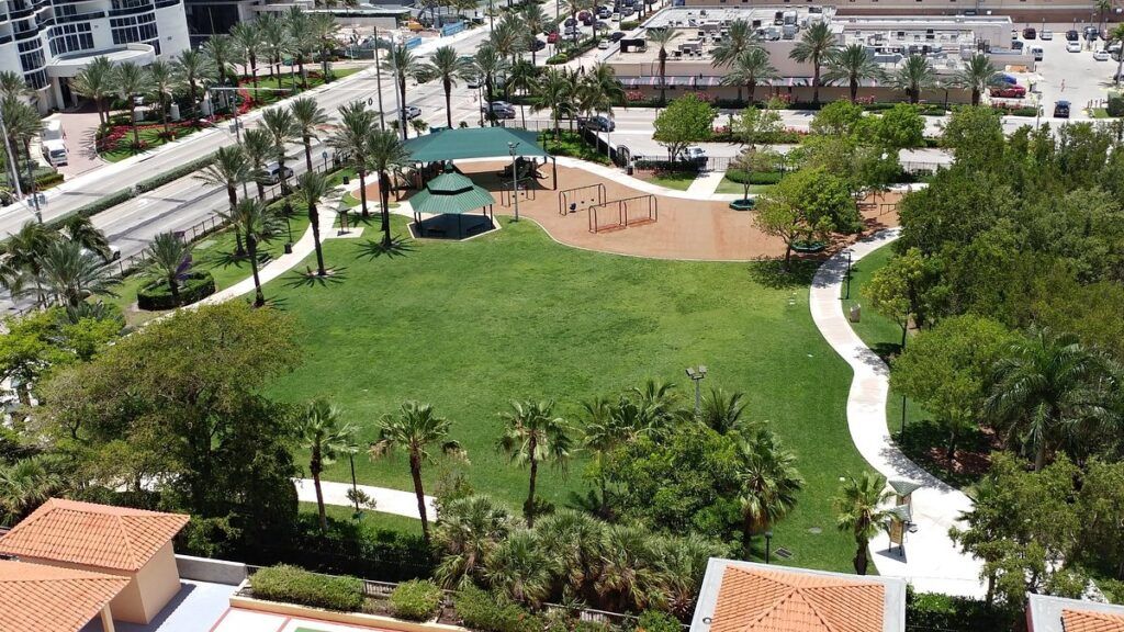 Town Center Park – sunny isles