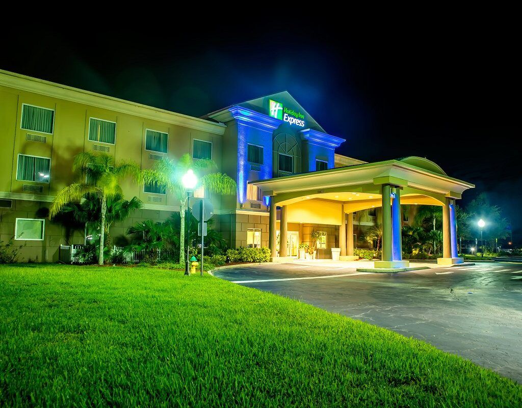 Holiday Inn Express & Suites Cocoa An IHG Hotel