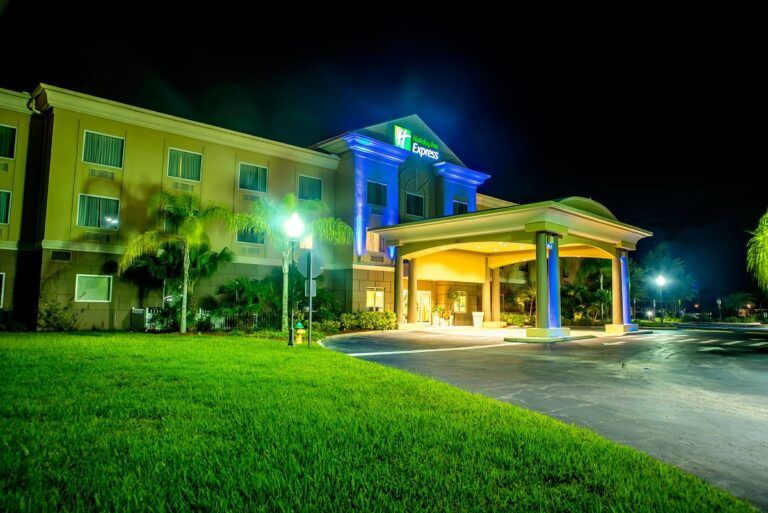 Holiday Inn Express & Suites Cocoa An IHG Hotel