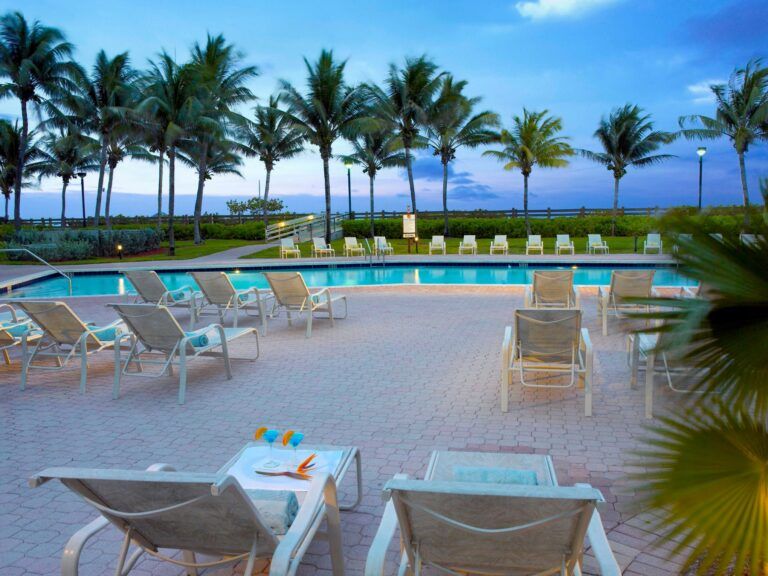 Holiday Inn Miami Beach-Oceanfront, an IHG Hotel