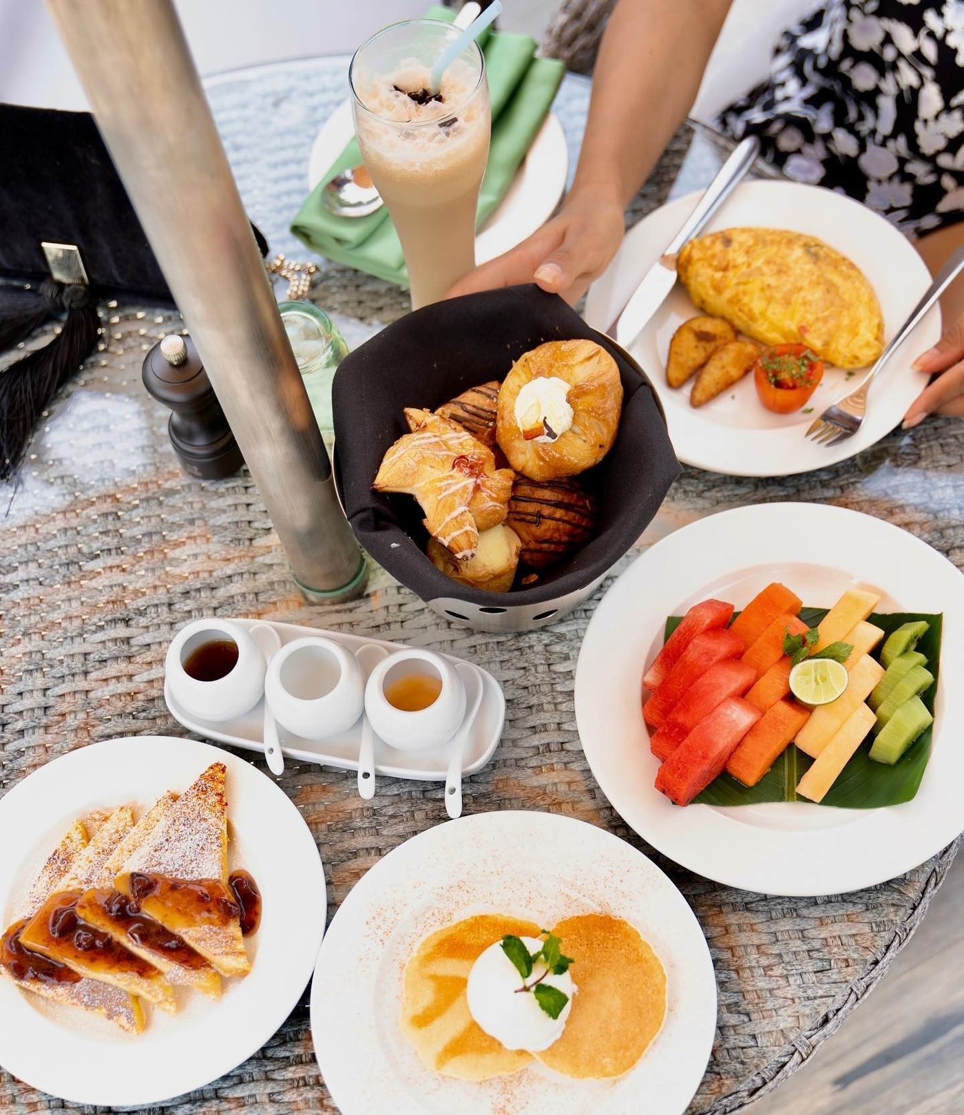 333557432_906061593970757_6291669694510749565_n