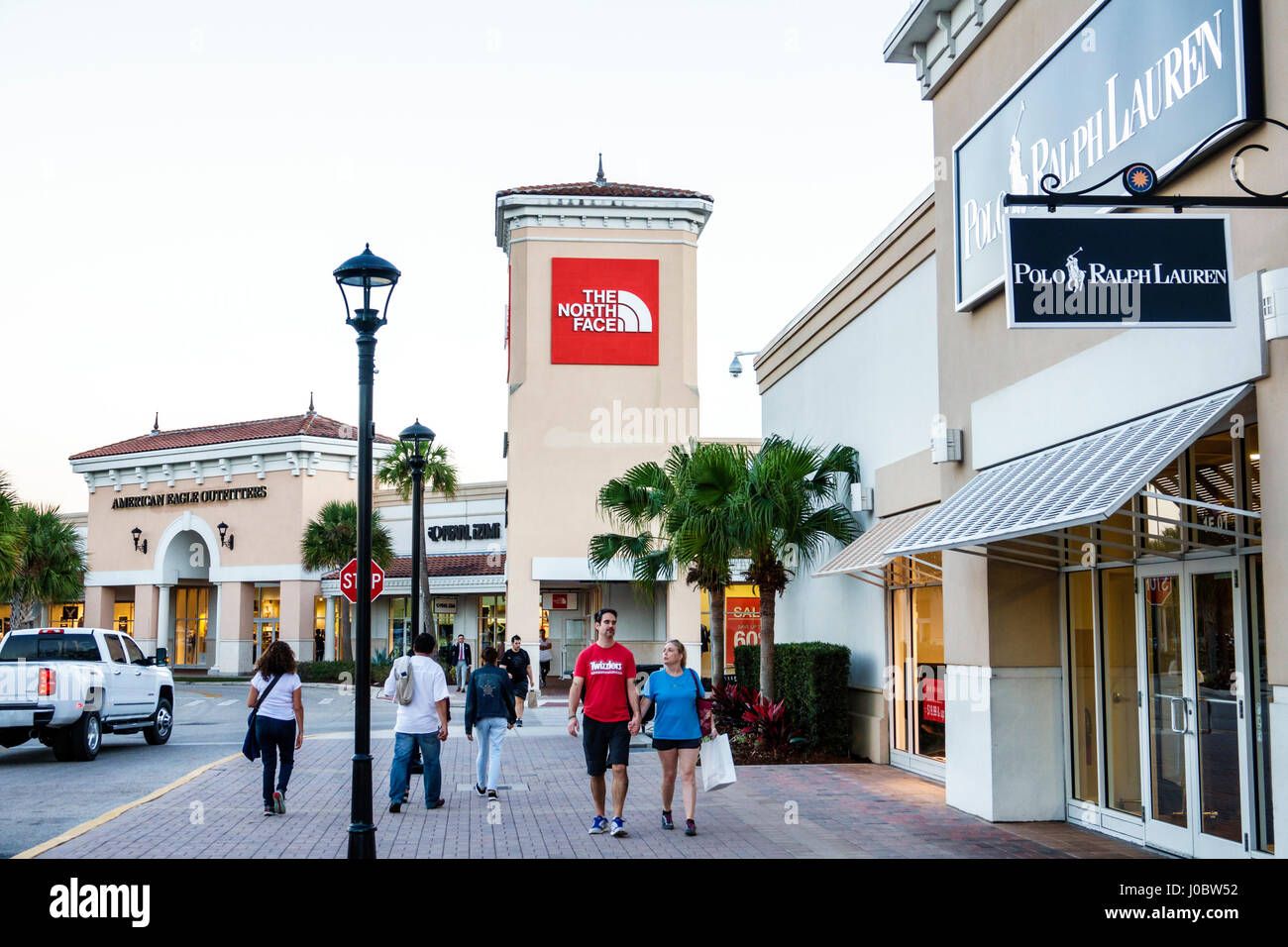 orlando-florida-orlando-international-premium-outlets-shopping-store-J0BW52