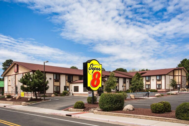 Super 8 by Wyndham Monticello