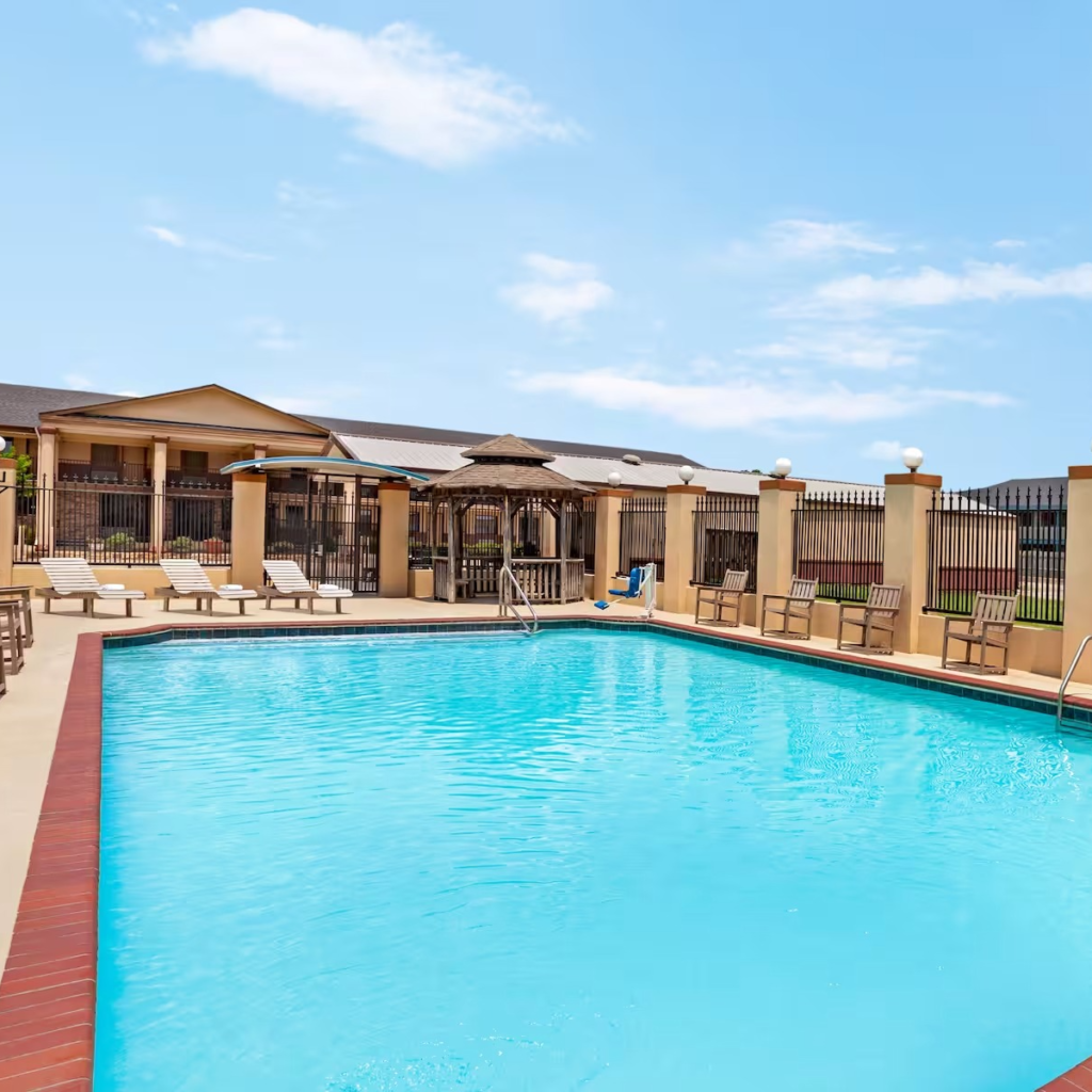 Days Inn & Suites by Wyndham Orlando East UCF Area